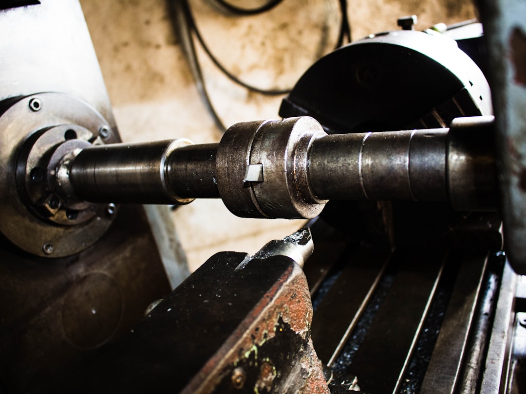 Pemesinan Kontur Kompleks - a close-up of a machine